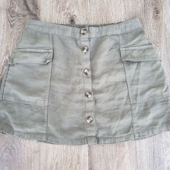 American Eagle Outfitters Dresses & Skirts - American Eagle Outfitters Olive Drab Button Down Polyester Skirt Size L